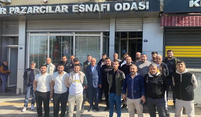 Pazarcı esnafı sosyete pazarlarına karşı birleşti: İzmir tekstil çöplüğüne döndü