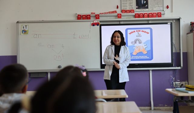 Bayraklı’da hijyen bilinci artıyor: Miniklere özel eğitim