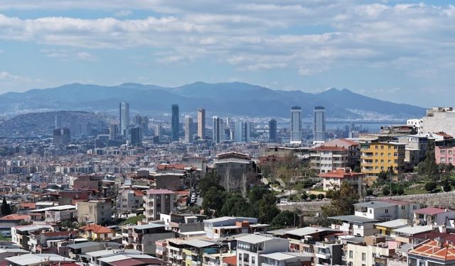 İzmir Bornova'da icradan satılık iki adet bina