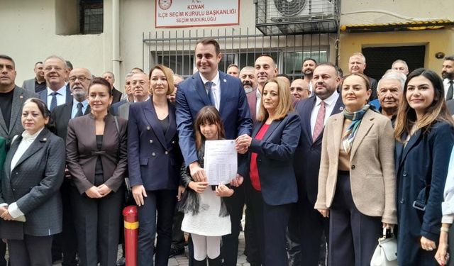 CHP İzmir’de yeni dönem: Güç mazbatasını aldı