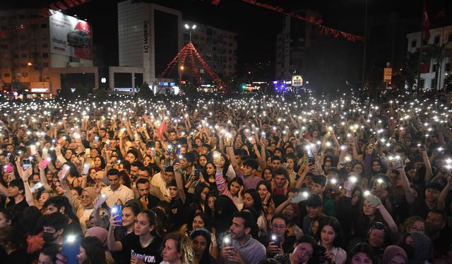 Bornova’da Cumhuriyet Bayramı’na görkemli kutlama