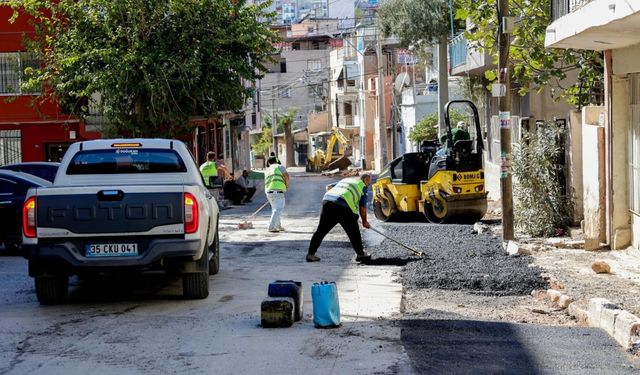 Bayraklı’da asfalt ve yol yenileme çalışmaları sürüyor