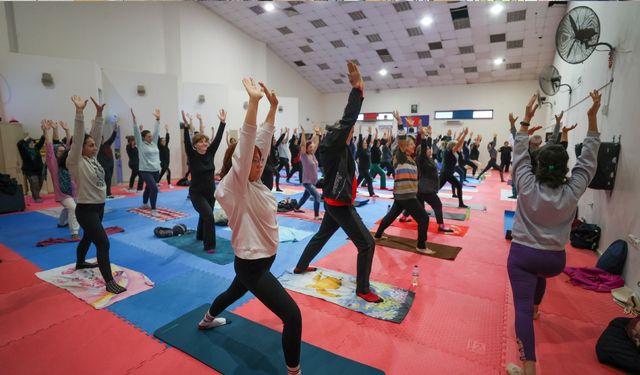 Buca’da düzenlenen ücretsiz spor dersleri kapalı alanlara taşındı