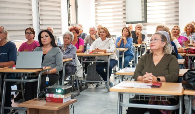 Karşıyaka’da büyükler için eğitim zili çaldı