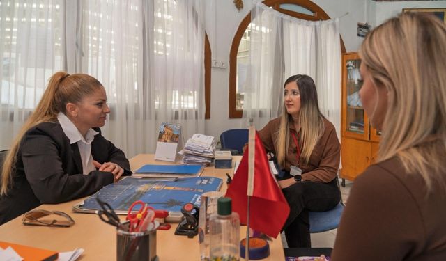 İzmir'de muhtarlarla dayanışma güçleniyor
