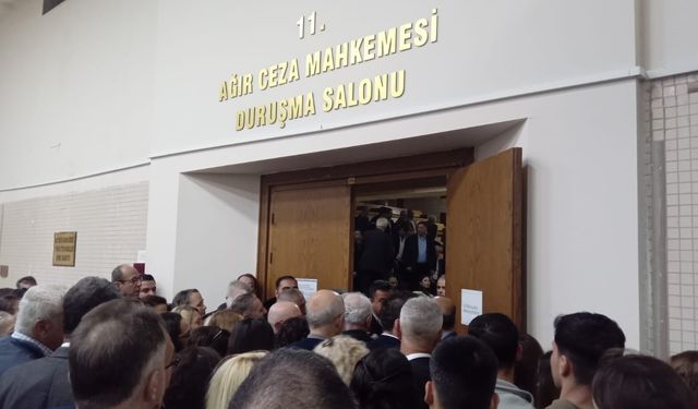 İzmir kooperatif davasında salon krizi: Duruşma gergin başladı, mahkeme heyeti talimat verdi