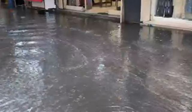 Tarihi Kemeraltı Çarşısı’nı yine su bastı: Esnaf isyan etti