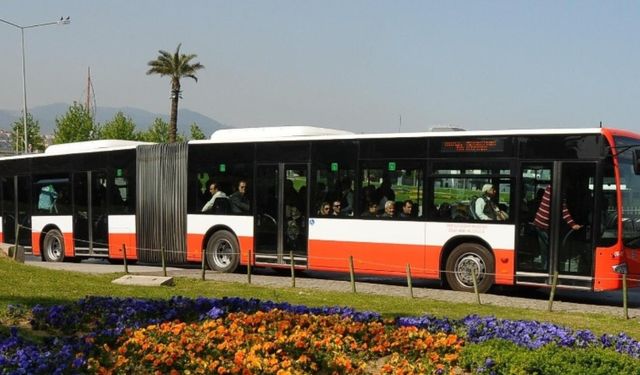 İzmir'de korkutan kaza: Belediye otobüsü yayaya çarptı
