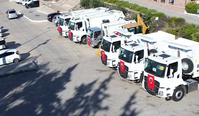 Foça’nın araç filosuna güç takviyesi: 8 yeni araç hizmete girdi