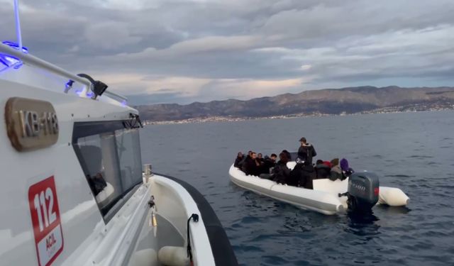 Çeşme açıklarında çok sayıda düzensiz göçmen kurtarıldı