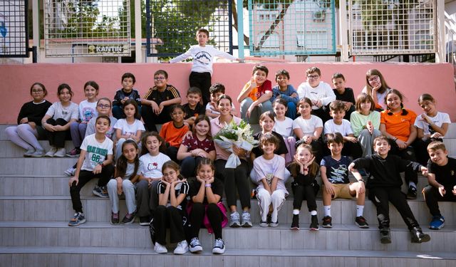 Eski tenisçi İpek Soylu Şemin, İzmir’de gençlerle tenis oynadı