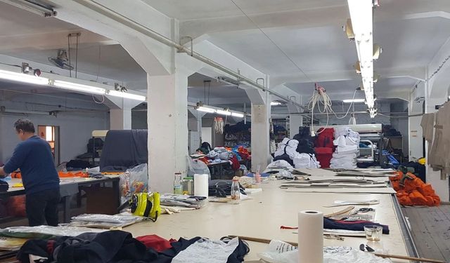 İzmir tekstil sektöründe alarm: Bir şirket daha konkordato talep etti, okul kıyafetleri üretiyordu