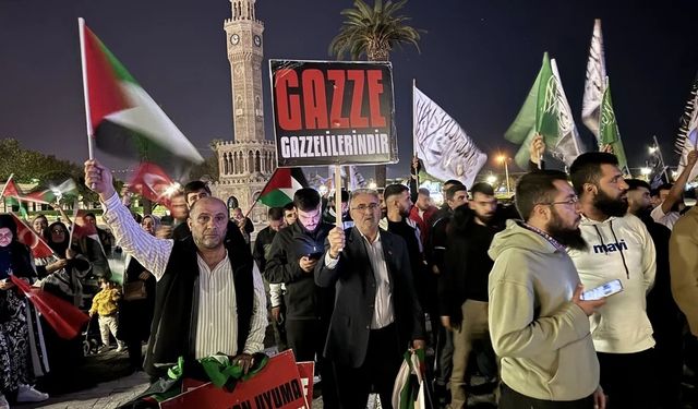 İzmir’de Sumud tepkisi: Hukuk, vicdan ve insanlık onuru açıkça çiğneniyor