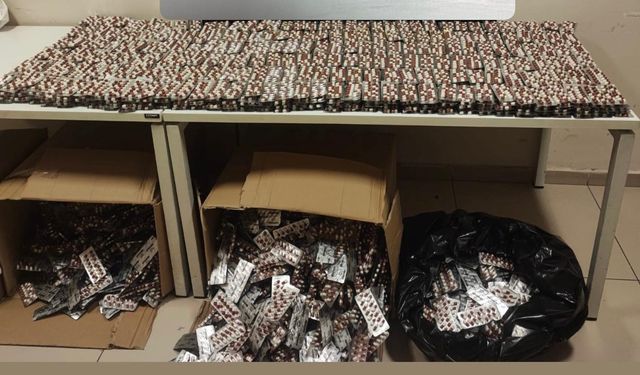 İzmir’de uyuşturucu operasyonu: Binlerce hap ve yüklü miktarda para ele geçirildi