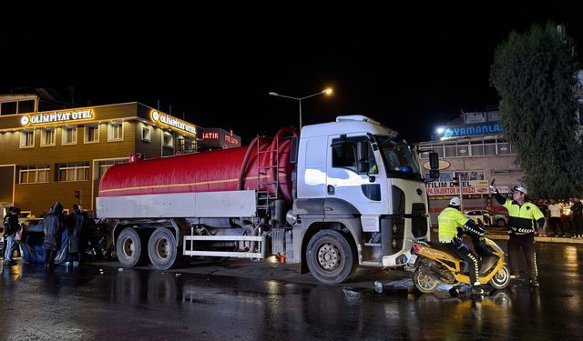 Bornova’da motosiklet ile vidanjör çarpıştı: 1 kişi hayatını kaybetti