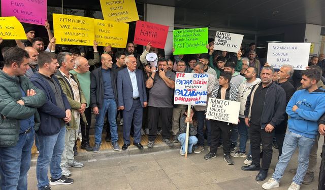 Karşıyaka pazarcılarından belediye’ye tepki: Rant için pazarı başka güne kaydırmaya çalışıyorlar