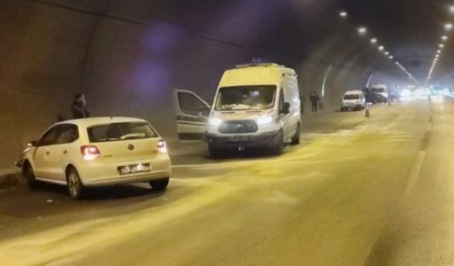 Bayraklı tünelleri çıkışında zincirleme kaza: 8 araç karıştı
