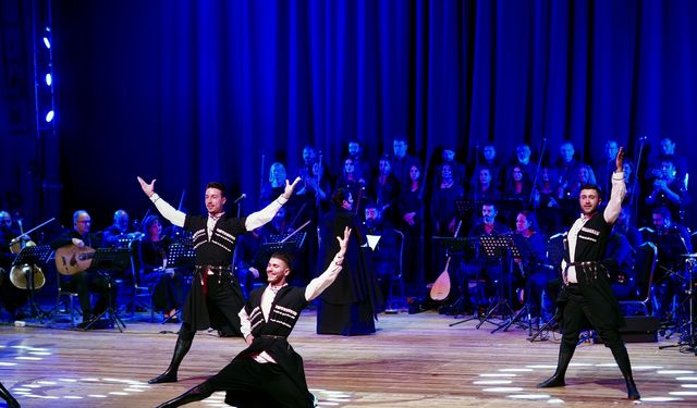 İzmir Devlet Türk Dünyası Topluluğu’ndan Cumhuriyet Bayramı’na özel konser