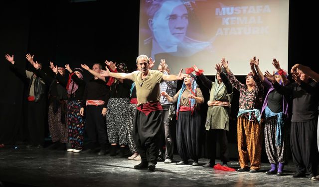 Kuvayi Milliye Destanı tiyatro oyunu büyük beğeni topladı