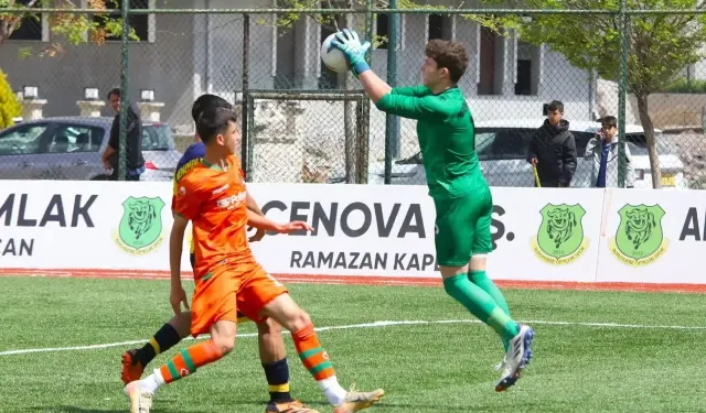 Menemenli Alp Özge parlıyor: Beşiktaş ve Göztepe istiyor
