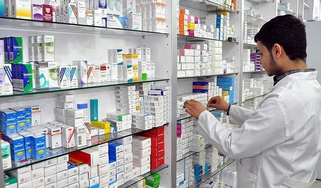 Eczacılardan beyaz önlük çağrısı: Mesleğimizin onurudur!