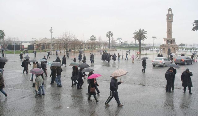 İzmir’de kuvvetli sağanak: Dikili zirvede