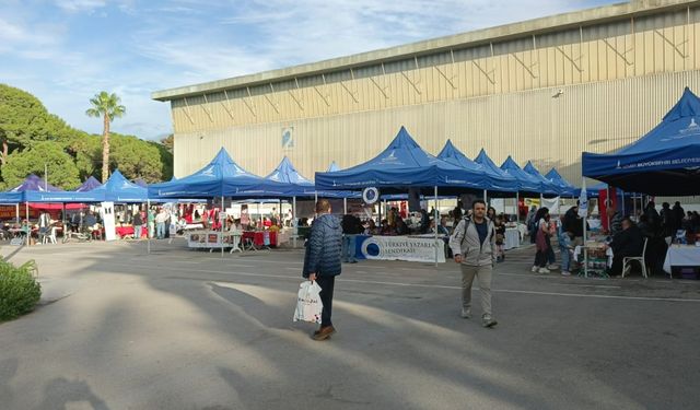 İzmirli yazarlardan İZKİTAP Fuarı'na eleştiri: Üvey evlat olarak görülüyoruz