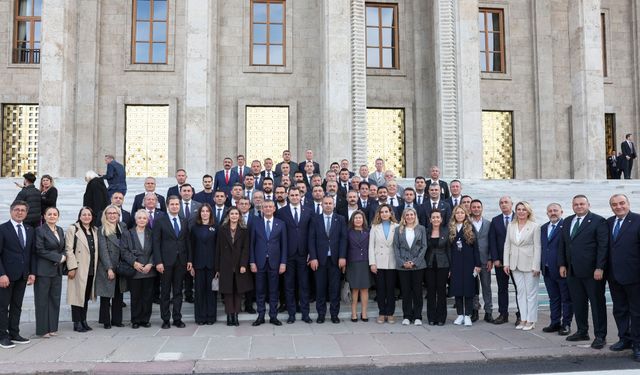 CHP İzmir'den Özel'e ziyaret: En büyük desteği İzmir verecek