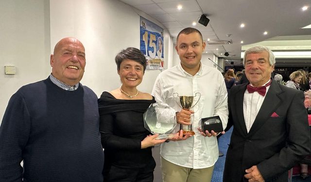 Otizmli yüzücü sınır tanımıyor: İzmir’in gururu oldu!