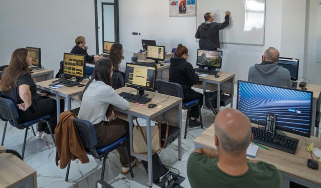 İzmir’de mobilyacılık kursuna büyük ilgi