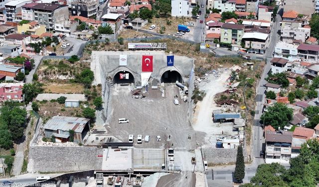 İzmir'de tünel inşaatı evleri çatlattı: Mahalleli çözüm bekliyor!