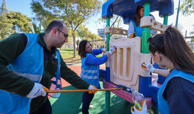 İzmir’de gönüllülerden temizlik etkinliği