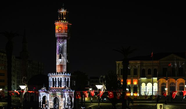 İzmir Saat Kulesi’ne muhteşem ışıklandırma