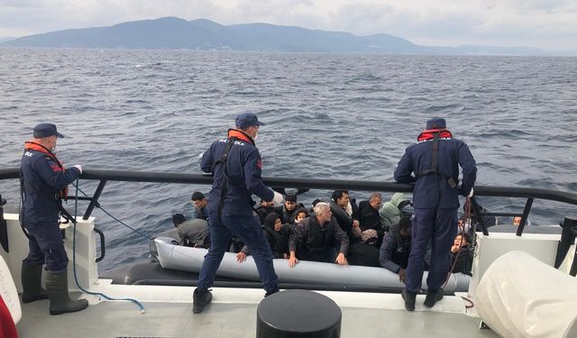 İzmir’de umut dolu operasyon: 33’ü çocuk 91 göçmen kurtarıldı!
