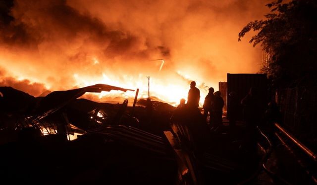 Arjantin’de şiddetli patlama: Duman gökyüzünü kapladı