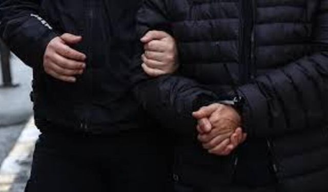 Atatürk’ün afişlerine saldırdı: Gözaltına alındı