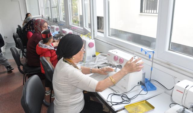 Bayındır’da kadınlara el becerisi ve meslek edindirme desteği