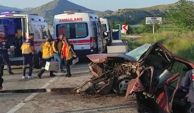Afyonkarahisar'da korkunç kaza: Çok sayıda kişi yaralandı