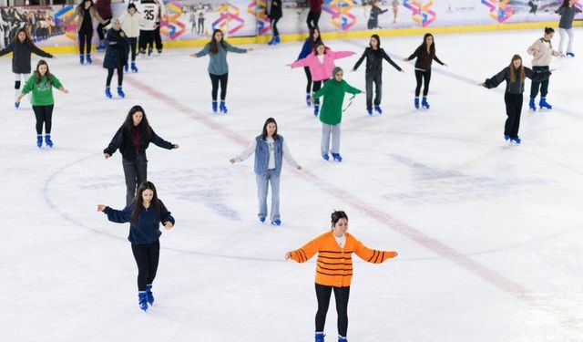 Buz pateni sevenler dikkat! İzmir’de ücretsiz kurslar başlıyor