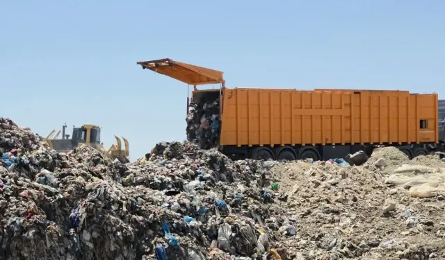 İzmir'de çöp krizi sürüyor: İnsanlar nefes bile alamıyor