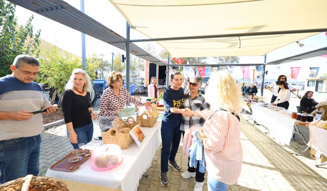 Efes Tarlası Yaşam Köyü’ndeki Üretici Pazarı renkli etkinliklere sahne oldu