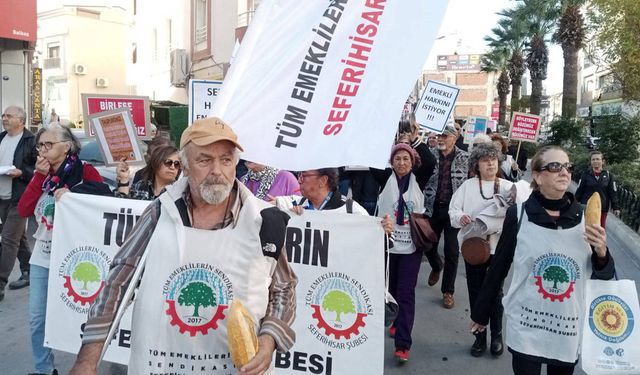 Seferihisar’da emekliler sokağa çıktı: Sefalet derinleşiyor!