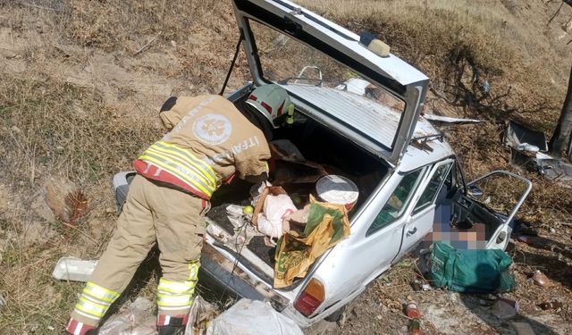 İzmir-Ankara yolunda otomobil devrildi: Karı koca kurtarılamadı
