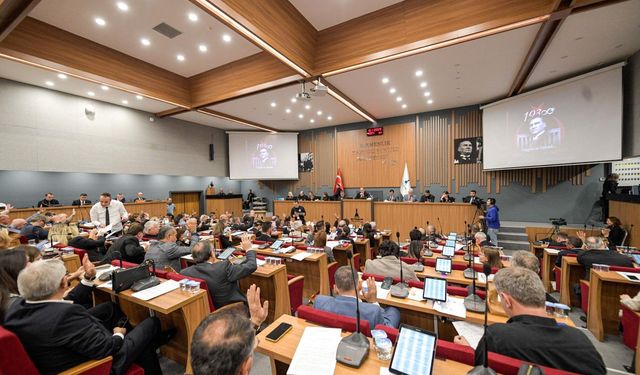 İzmir Büyükşehir meclisinde borçlanmaya oy birliği