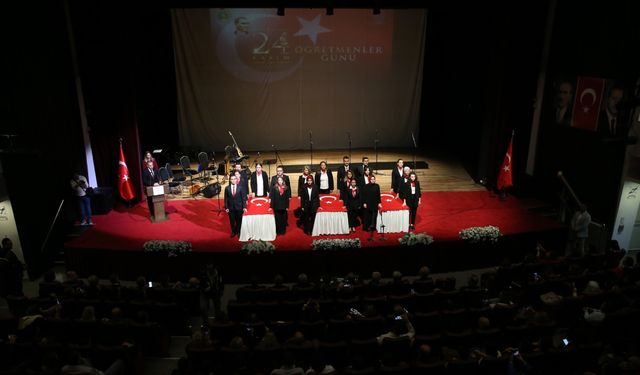 İzmir’de 24 Kasım coşkusu: Öğretmenler Günü törenle kutlandı