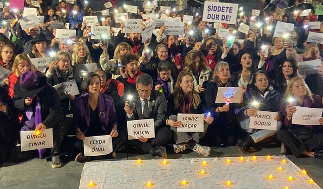 İzmir’de CHP'li kadınlardan 25 Kasım yürüyüşü: Katledilen kadınların hesabı sorulana kadar mücadele sürecek