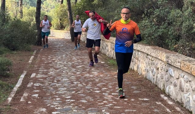 İzmir'de kistik fibrozis farkındalığı için yüzlerce sporcu doğada koştu