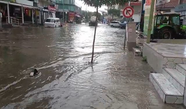 İzmir’in kuzeyi sağanak yağışa teslim!