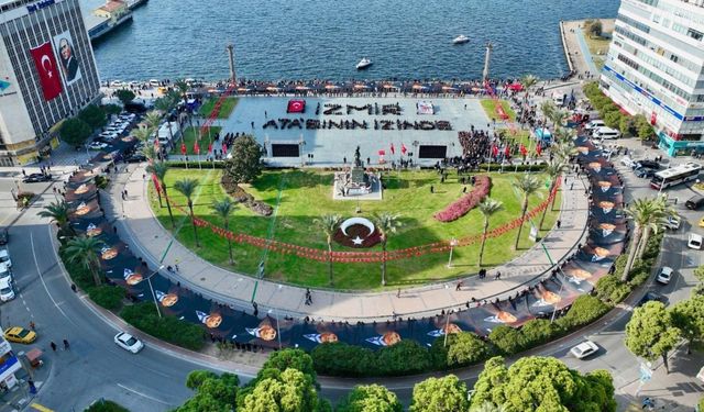 İzmirliler, Ata’sını 350 metrelik dev posterle anacak
