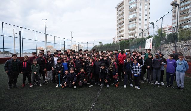 Karşıyaka’da halı saha tartışması: Bu çocuklar nereye gidecek?